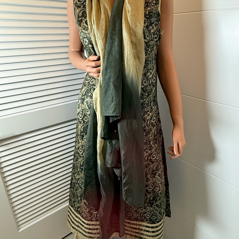 Elegant Black and Gold Paisley Kurta Set. - Picture 9 of 13